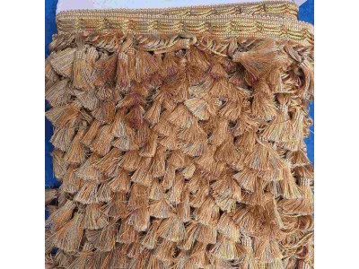 Ресни с пискюли цвят старо злато