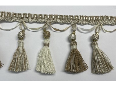 Ресни с пискюли  екрю и бежово